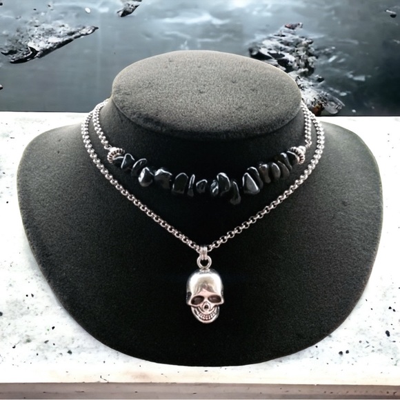 Onyx skull necklace . Double layer onyx gemstones chips & silver skull charm - Picture 1 of 10